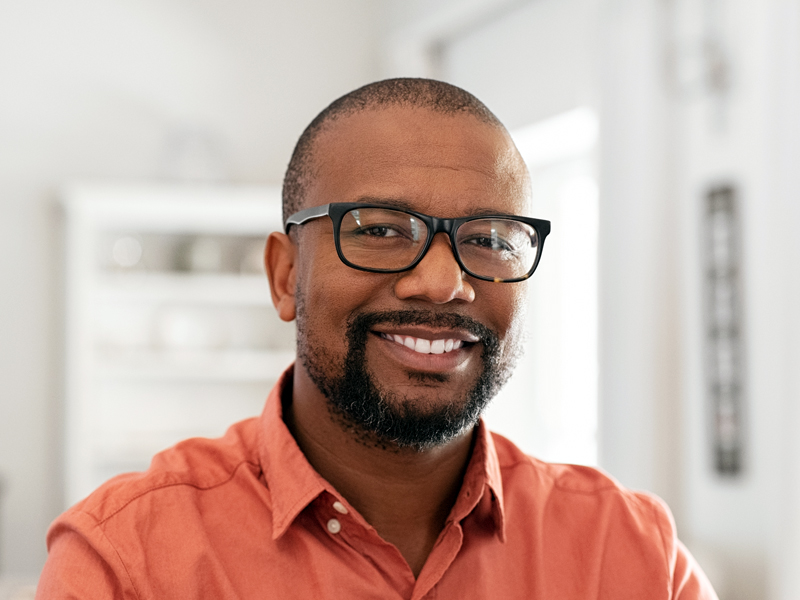 african-mature-man-with-spectacles-BU6WCDS.jpg